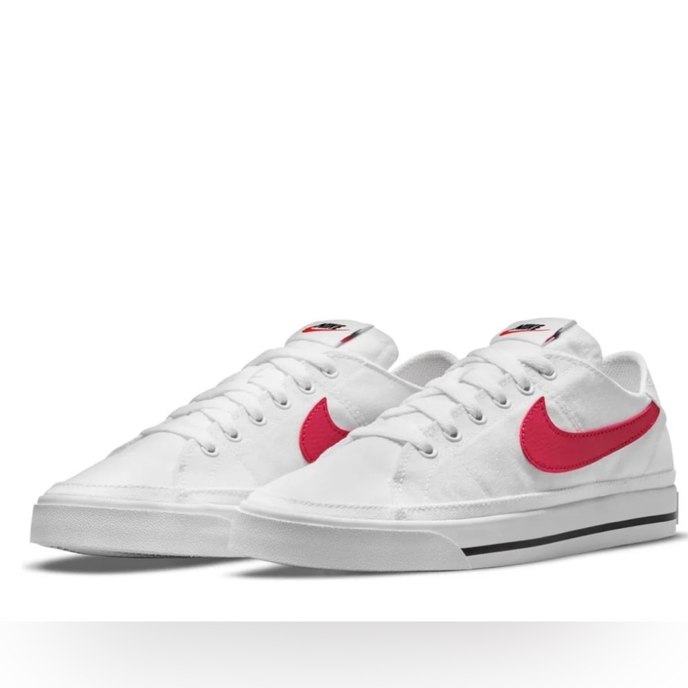 Nike Women’s canvas court legacy sneakers!